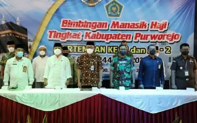 Daftar Tunggu Berangkat Haji Capai 63 tahun. Tahun ini 311 Jamaah Purworejo diberangkatkan Daftar Tunggu Berangkat Haji Capai 63 tahun. Tahun ini 311 Jamaah Purworejo diberangkatkan