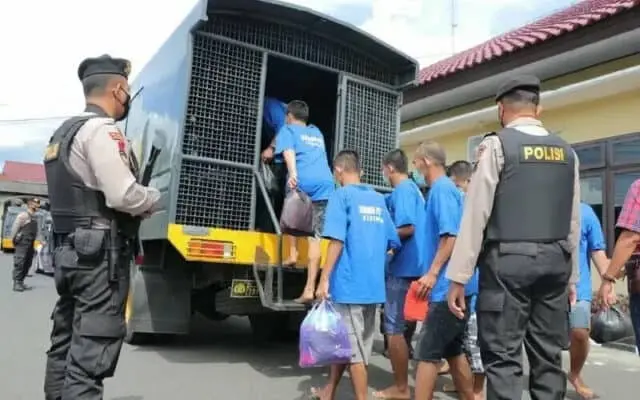 Rumah Tahanan Polres Kebumen Direnovasi, 34 Tahanan Dititipkan ke Rutan Kelas IIB Kebumen Rumah Tahanan Polres Kebumen Direnovasi, 34 Tahanan Dititipkan ke Rutan Kelas IIB Kebumen