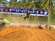 Ratusan Warga Tonton Aksi Crosser di Ajang Purworejo Open Grasstrack Motocross Masterbend Cup 2022
