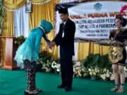 Wisuda Purnawiyata Kelas IX di SMPN 4 Purworejo Ditandai Dengan Pengalungan Samir Wisuda Purnawiyata Kelas IX di SMPN 4 Purworejo Ditandai Dengan Pengalungan Samir