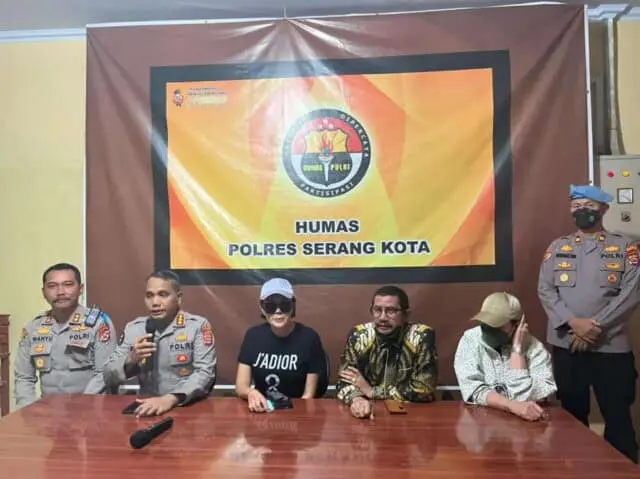 Polresta Serang Kota Gelar Press Conference Terkait Pemanggilan Nikita Mirzani Polresta Serang Kota Gelar Press Conference Terkait Pemanggilan Nikita Mirzani