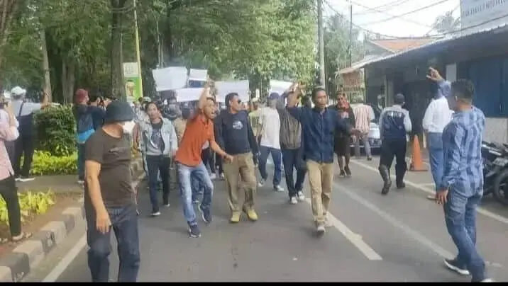 Warga Pantura Tangerang Demo di PN : Jimmy Lie Layak Ditahan