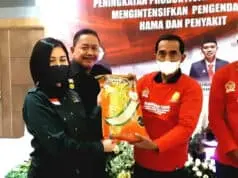 Hadiri Bimtek Peningkatan Produktivitas Padi, Vita Ervina Beri Batuan Bibit Padi Pada Petani Purworejo