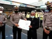 Tukang Becak Asal Kutowinangun Dapat Penghargaan Tokoh Local Heroes Dari Sat Lantas Polres Kebumen