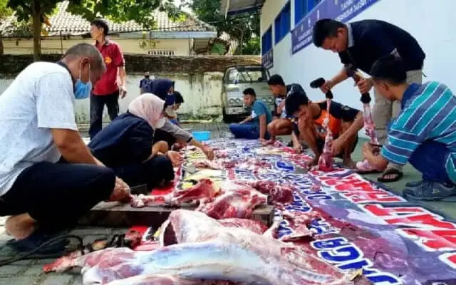 Siswa SMK PN-PN 2 Purworejo Merayakan Idul Adha Dengan Belajar Berkurban Siswa SMK PN-PN 2 Purworejo Merayakan Idul Adha Dengan Belajar Berkurban