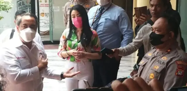 Lecehkan Wartawan, LCKI dan FWJ Jakbar Soroti Klarifikasi Kapolsek Kembangan Lecehkan Wartawan, LCKI dan FWJ Jakbar Soroti Klarifikasi Kapolsek Kembangan