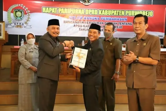 Gelar Rapat Paripurna, DPRD dan Kepala Daerah Setujui Raperda APBD Perubahan Tahun 2022 Gelar Rapat Paripurna, DPRD dan Kepala Daerah Setujui Raperda APBD Perubahan Tahun 2022