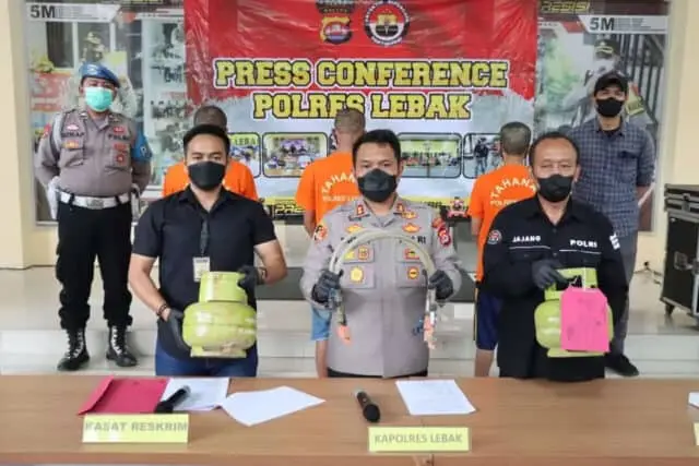 Niat Cari Untung, Tiga Pelaku Penyalahgunaan Gas Subsidi Berhasil Ditangkap Satreskrim Polres Lebak Niat Cari Untung, Tiga Pelaku Penyalahgunaan Gas Subsidi Berhasil Ditangkap Satreskrim Polres Lebak