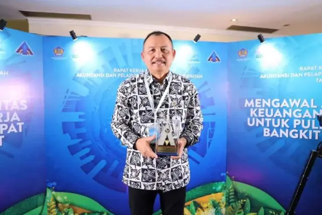 10 Kali Raih WTP, Bupati Purworejo Terima Penghargaan Dari Menkeu 10 Kali Raih WTP, Bupati Purworejo Terima Penghargaan Dari Menkeu