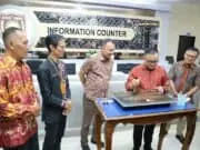 Tidak Bisa Menghadiri Peresmian MPP Purworejo, MenPAN-RB Tandangani Prasasti Tengah Malam