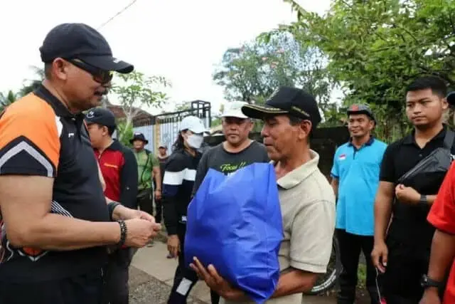 Kegiatan BMW Bupati Berikan Bantuan Sosial dan Kunjungi Warga Yang Sedang Sakit Kegiatan BMW Bupati Berikan Bantuan Sosial dan Kunjungi Warga Yang Sedang Sakit