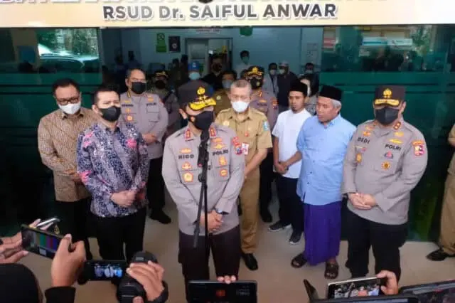Tragedi Kanjuruhan, Kapolda Jawa Timur Minta Maaf Tragedi Kanjuruhan, Kapolda Jawa Timur Minta Maaf