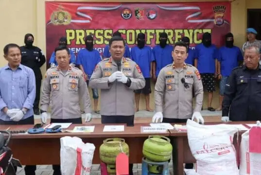Polsek Ciwandan Berhasil Ungkap Kasus Kecurangan Tabung Gas LPG Subsidi Polsek Ciwandan Berhasil Ungkap Kasus Kecurangan Tabung Gas LPG Subsidi