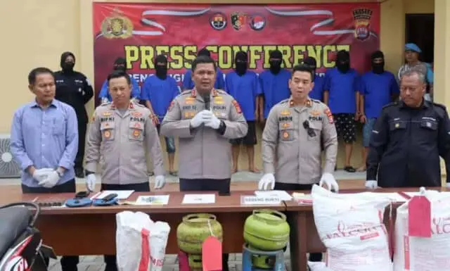 Polsek Ciwandan Berhasil Ungkap Kasus Kecurangan Tabung Gas LPG Subsidi Polsek Ciwandan Berhasil Ungkap Kasus Kecurangan Tabung Gas LPG Subsidi