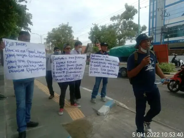 Gelar Aksi Demo, Akram Terus Desak Usut Proyek Gagal Rumah Sakit Tipe C Kota Jambi Gelar Aksi Demo, Akram Terus Desak Usut Proyek Gagal Rumah Sakit Tipe C Kota Jambi
