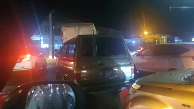 Gubernur Jambi Disomasi Soal Truk Batubara Bikin Macet Gubernur Jambi Disomasi Soal Truk Batubara Bikin Macet