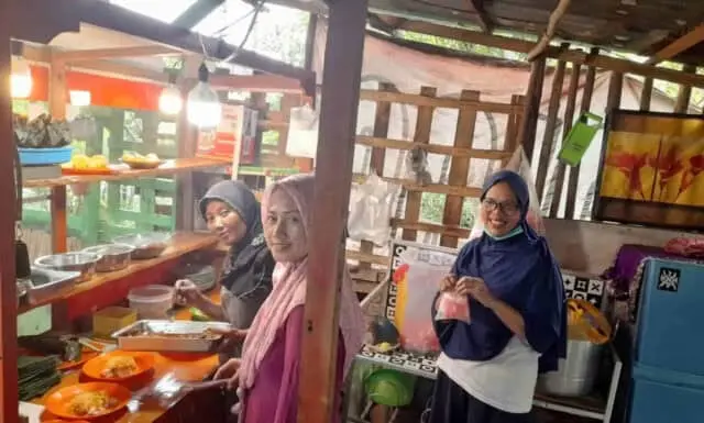 Kuliner Lontong Medan Cukup Diminati di Jambi Kuliner Lontong Medan Cukup Diminati di Jambi