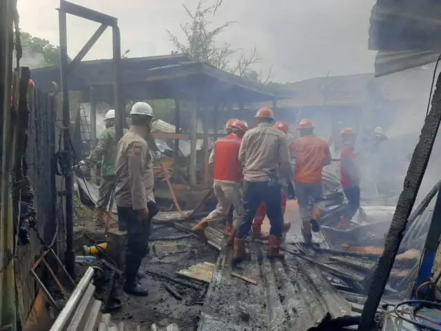 Polres Cilegon amankan TKP kebakaran Polres Cilegon amankan TKP kebakaran