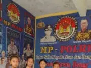 Peduli Sesama, Redaksi Media Purna Polri Berbagi Sepatu Kepada Anak Yatim