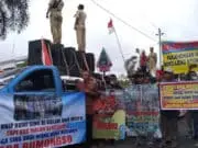 Ribuan Perangkat Desa dan Ratusan Kades Demo Minta Bansos RTLH Segera Cair