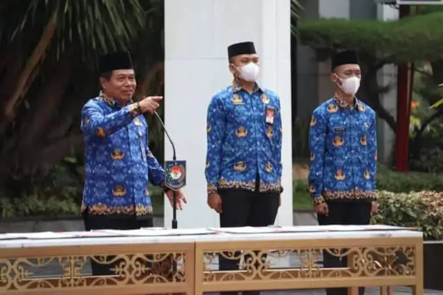 Pimpin Pengambilan Sumpah Janji, Sekjen Minta PNS Kemendagri dan BNPP Komitmen Layani Rakyat Pimpin Pengambilan Sumpah Janji, Sekjen Minta PNS Kemendagri dan BNPP Komitmen Layani Rakyat