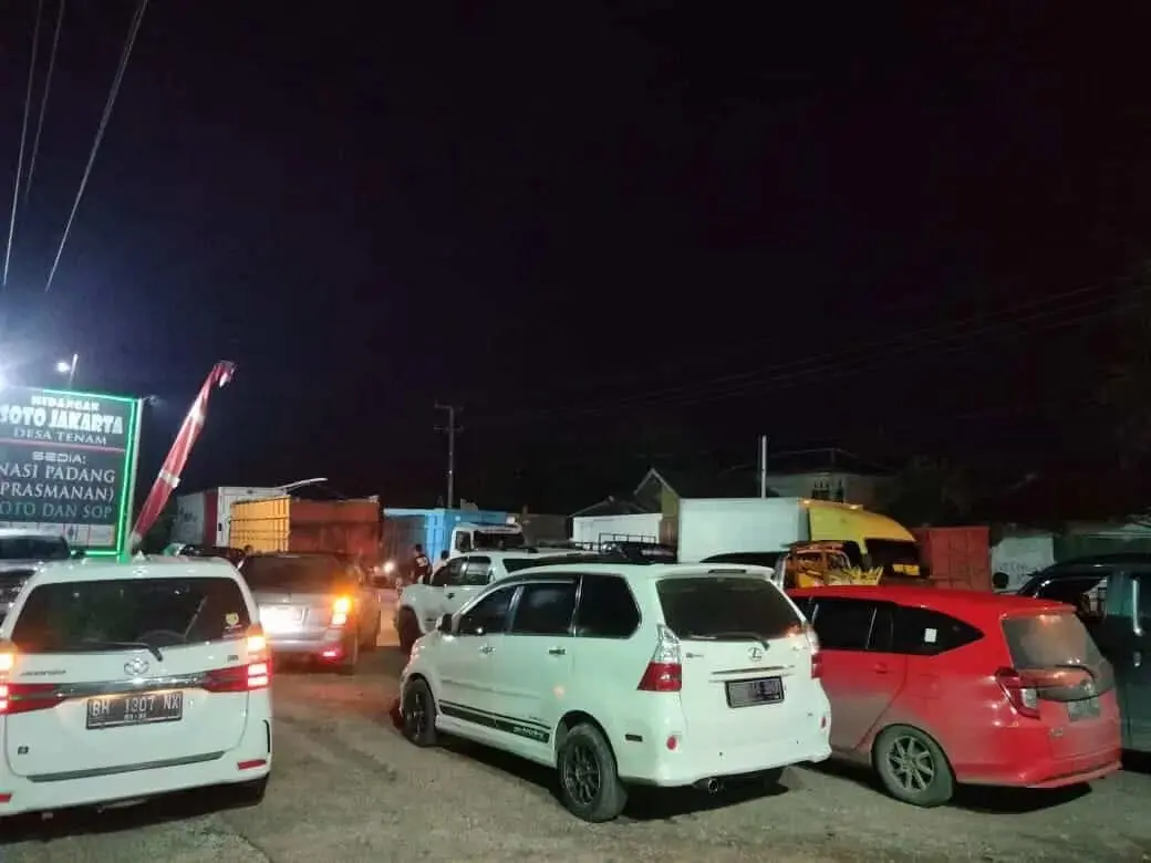 Akibat Truk Muatan Batu Bara, Sabanhari Kemacetan Terjadi di Ruas Jalan Nasional Jambi Akibat Truk Muatan Batu Bara, Sabanhari Kemacetan Terjadi di Ruas Jalan Nasional Jambi