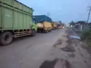 Sore Ini, Akses Jalan Nasional Muara Tembesi – Muara Bulian Kembali Dihantam Macet Sore ini, Selasa (8/11-2022), akses jalan nasional yang menghubungkan Muara Tembesi - Muara Bulian, Kabupaten Batanghari, Provinsi Jambi, kembali dilanda kemacetan yang diakibatkan truk bermuatan batubara.