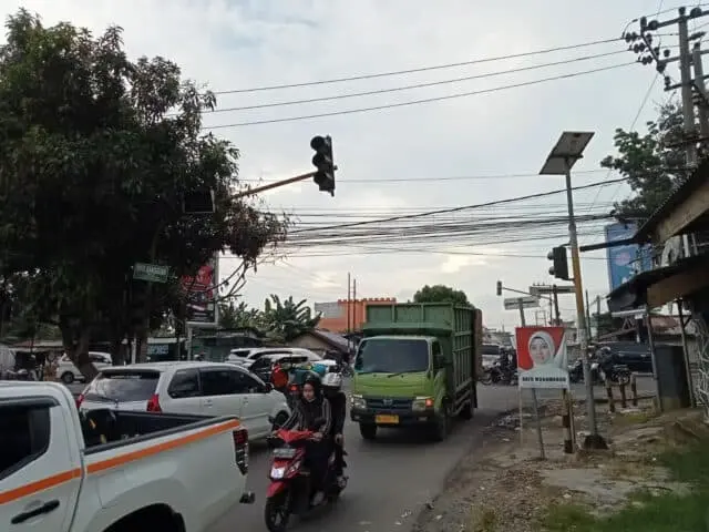 Traffic Light di Kota Jambi Rusak di Sejumlah Titik, Jangan Abai Nanti Timbul Kecelakaan Lantas Traffic Light di Kota Jambi Rusak di Sejumlah Titik, Jangan Abai Nanti Timbul Kecelakaan Lantas