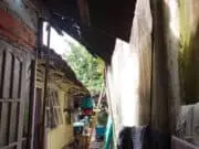 Jangan Sampai Makan Korban, Camat Jambi Timur Diminta Lihat Tembok Miring di RT 16 Tembok beton sepanjang puluhan meter kondisinya miring di RT 16, Kelurahan Budiman, Kecamatan Jambi Timur, Kota Jambi.