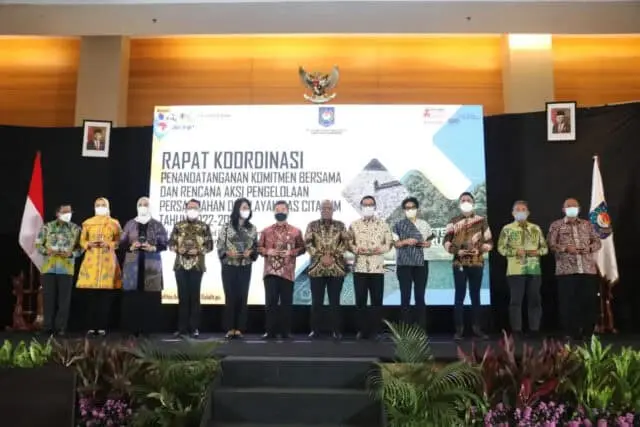 Pemerintah Pusat dan Pemda Jabar Teken Komitmen Pengelolaan Sampah DAS Citarum Pemerintah Pusat dan Pemda Jabar Teken Komitmen Pengelolaan Sampah DAS Citarum