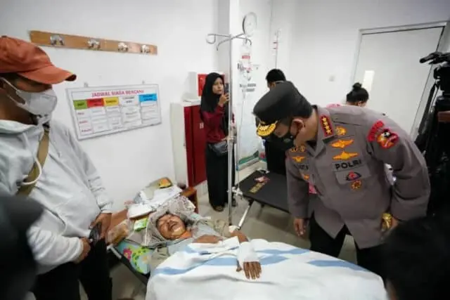 Kapolri Tinjau Lokasi Gempa Bumi Cianjur, Pastikan Warga dapat Bantuan Maksimal Kapolri Tinjau Lokasi Gempa Bumi Cianjur, Pastikan Warga dapat Bantuan Maksimal