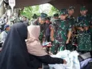 Kasad Kunjungi dan Santuni Korban Bencana Gempa Cianjur Kasad Kunjungi dan Santuni Korban Bencana Gempa Cianjur