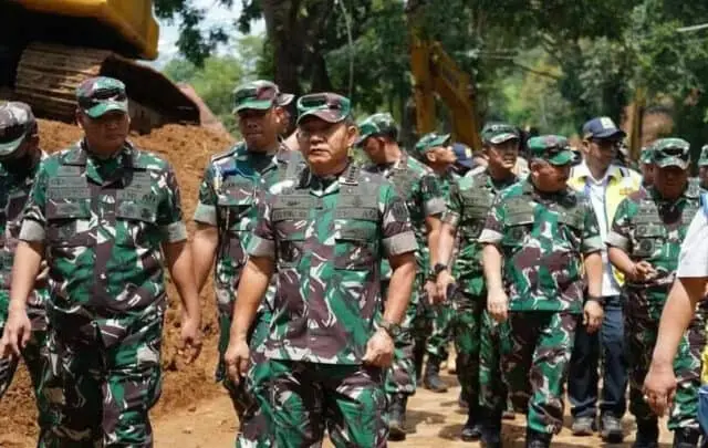 Tinjau Pusat Gempa, Kasad Yakinkan Keamanan Jalur Yang Akan Dilalui Presiden Tinjau Pusat Gempa, Kasad Yakinkan Keamanan Jalur Yang Akan Dilalui Presiden