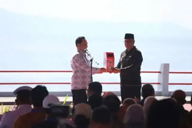 Hadiri Acara Puncak Sail Tidore 2022, Mendagri Serahkan ADM untuk Masyarakat Kota Tidore Kepulauan Hadiri Acara Puncak Sail Tidore 2022, Mendagri Serahkan ADM untuk Masyarakat Kota Tidore Kepulauan