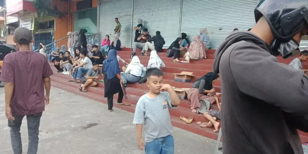 Cukup Diminati, Ratusan Mangkok Bakso Tanggo di Kota Jambi Diserbu Pelanggan Cukup Diminati, Ratusan Mangkok Bakso Tanggo di Kota Jambi Diserbu Pelanggan