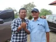 Silahkan Kritik Saya, Ini Kata Romi Hariyanto: Maju di Pilgub Jambi 2024 Membangun Struktur Kerakyatan H Romi Hariyanto (kiri) saat menerima Noer Faisal dari Pelita.co.