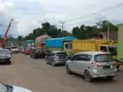 Ingat Ikuti Aturan, Truk Muatan Batubara Harus Berjalan Akses jalan nasional Muara Tembesi - Muara Bulian - Muaro Jambi selalu terjadi kemacetan yang diakibatkan truk bermuatan batubara.