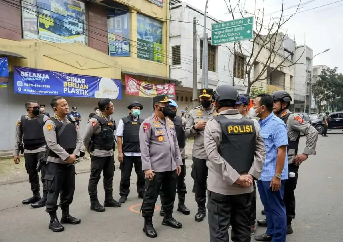 Kapolri Instruksikan Usut Tuntas Bom Bunuh Diri Polsek Astana Anyar Kapolri Instruksikan Usut Tuntas Bom Bunuh Diri Polsek Astana Anyar