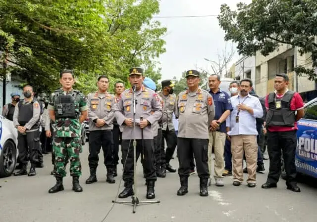 Kapolri Instruksikan Usut Tuntas Bom Bunuh Diri Polsek Astana Anyar Kapolri Instruksikan Usut Tuntas Bom Bunuh Diri Polsek Astana Anyar
