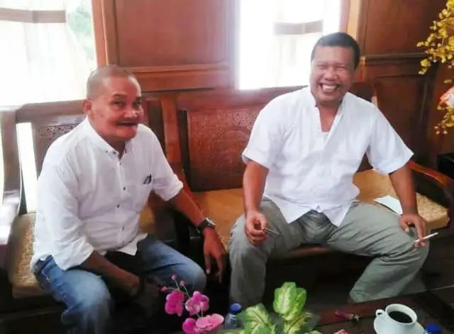 Calon Gubernur Jambi 2024 H Romi Hariyanto, SE (kanan) bersama Koordinator KPRH Noer Faisal. Calon Gubernur Jambi 2024 H Romi Hariyanto, SE (kanan) bersama Koordinator KPRH Noer Faisal.
