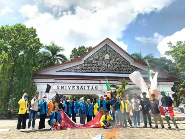 IMG-20221219-WA0008 Solidaritas Mahasiwa Jambi gelar aksi, Senin (19/12-2022). poto/pelita.co/ist