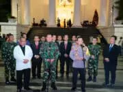 Tinjau Gereja di Malam Natal, Kapolri Pastikan TNI-Polri Beri Rasa Aman Sepanjang Nataru Tinjau Gereja di Malam Natal, Kapolri Pastikan TNI-Polri Beri Rasa Aman Sepanjang Nataru