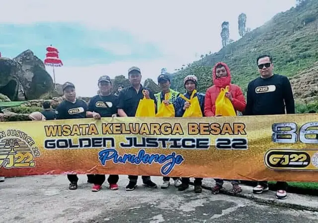 Rayakan HUT Yang Pertama, Golden Justice Adakan Wisata Sambil Bersedekah