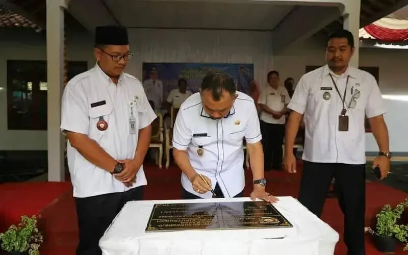 Bupati Kunjung Beberapa Desa di Kecamatan Bayan, di Desa Kalimiru Akan Dibangun Embung Bupati Kunjung Beberapa Desa di Kecamatan Bayan, di Desa Kalimiru Akan Dibangun Embung
