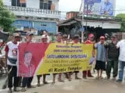 KPRH Bagikan Sembako Ratusan Penarik Becak dan Ojek di Kuala Tungkal KPRH Salurkan Bantuan Sembako di Kuala Tungkal, Kabupaten Tanjung Jabung Barat, Provinsi Jambi, Jum'at (13/1-2023).