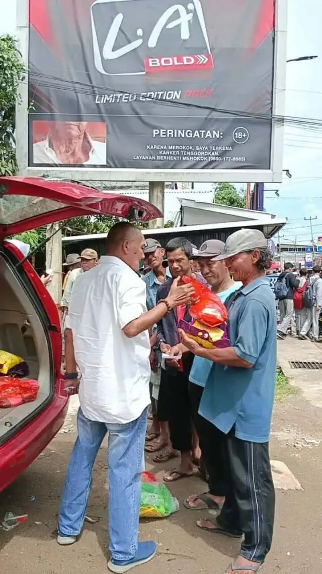 IMG-20230114-WA0005 Penarik Becak (Tukang Becak) dan Ojek di Kuala Tungkal, terus do'akan Romi Hariyanto.