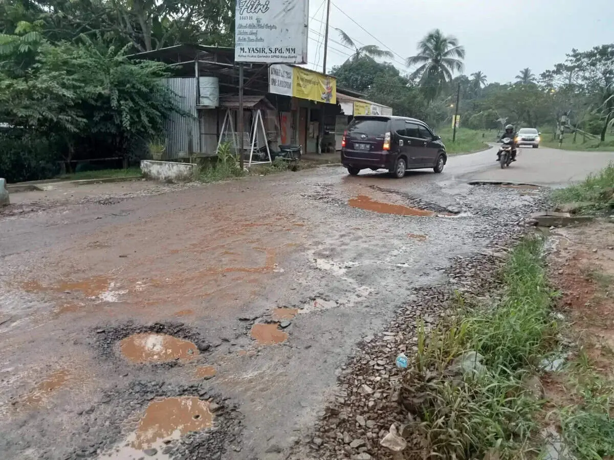 Rusak Parah Jalan Alternatif Kenali Asam Atas Rusak Parah Jalan Alternatif Kenali Asam Atas