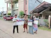 Komunitas Pengagum ROMI Mulai Bagikan Kalander 2023 Warga cukup senang menerima kalender 2023 yang dibagikan KPRH.