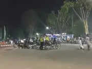 Dijaga Polisi Jalan Raya Arena Balapan Liar Kota Jambi Tampak pihak kepolisian berjaga di Simpang Tugu Kris Siginjai, Kota Jambi.