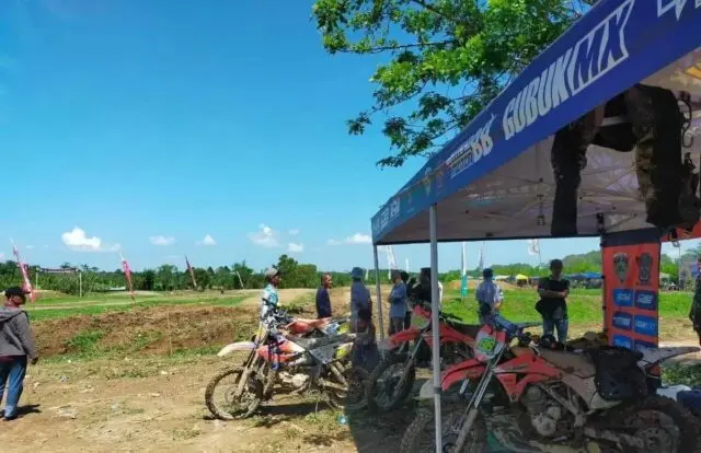 Rebut Hadiah 60jt, Perlombaan  Motocross Meriahkan HUT Desa Lamie
